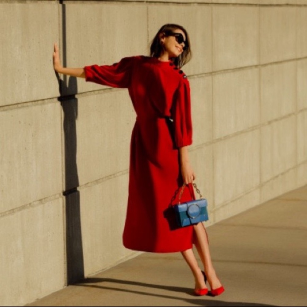 Zara dress with buttons on shoulder